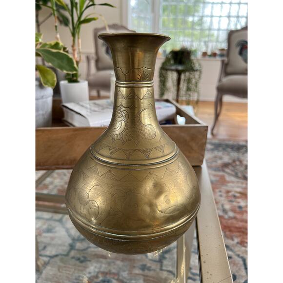 Large Solid Brass Vintage Etched, Vase, Home Decor, Sea Shell, Yin-Yang, Indian - Picture 4 of 10